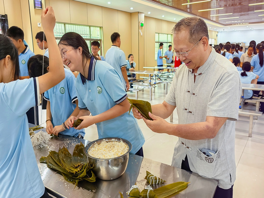 贵阳正规孩子叛逆全封闭学校怎么联系
